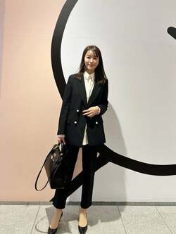  細川直美、次女の高校の卒業式での全身コーデを公開「幼稚園から高校まで15年間お世話になった学校」 