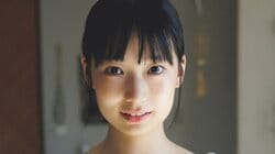 “制コレ24”百田汐里、今春高校卒業の見納め制服姿に大人びたスタイル 『週プレ』登場