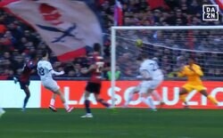 「やばすぎだろ！」鈴木彩艶の“神速セーブ”にファン衝撃！「反射神経エグい」「今の止めんのすげー」至近距離シュートを超反応ストップ