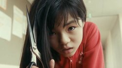 嫌いな女子のおもらし姿を撮影し週刊誌に掲載 眼帯秘書・礼香の小学生時代が明らかに『L 礼香の真実』