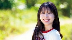 モー娘。牧野真莉愛が『ヤンマガ』20回目の表紙 「初心」テーマで初の“競泳水着”姿も