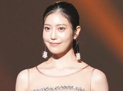 「すごいスタイル」阿部なつき、タイトなピチピチドレスで極上のボディライン披露「ほんまに峰不二子やん」驚きの声