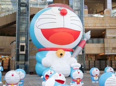 巨大ドラえもんバルーンと等身大ドラえもん56体が東京に出現！「渋谷も