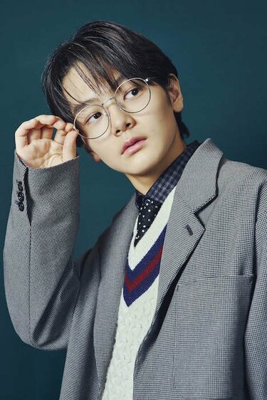 写真・画像】綾野剛が25歳年下の新人・齋藤潤に期待する継承 言葉では