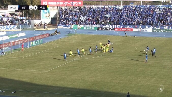 「明らかに厳しすぎる」警告8枚の試合で水戸FWが“遅延行為”によるイエロー2枚目→退場処分に「無理がある」「1枚貰ってる選手がやることではない」ファンの意見様々 3枚目