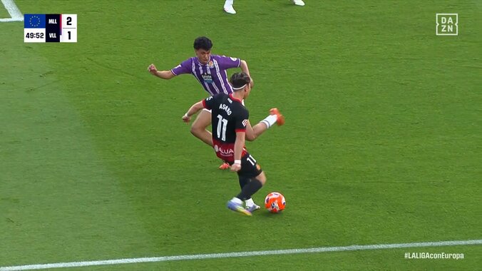 「浅野やべぇ」浅野拓磨、卓越したトラップ＆グラウンダーパスで決勝点をアシスト「良く見えてたな」冷静すぎる判断で違いを見せつけた瞬間 5枚目