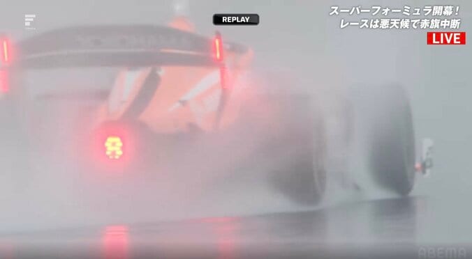 日本最速レース開幕戦で大波乱 SC先導も雨で赤旗「100km/h位でもハイドロする」1時間超中断→再開もアクシデント続出 3枚目