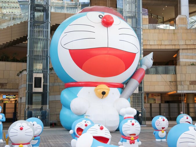 【写真・画像】巨大ドラえもんバルーンと等身大ドラえもん56体が東京に出現！「渋谷も、六本木も、ドラえもんだらけ！」会場レポート　1枚目