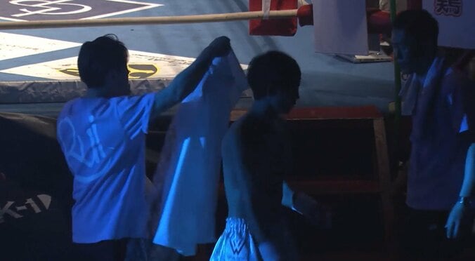 一度、リングを降りてインターバル