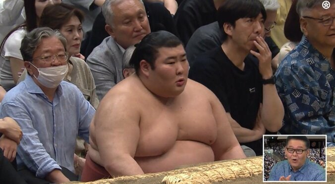 「え、いるやん」熱海富士の間近に“やたら気になる”男性の姿 落ち着かない様子に「めっちゃ嬉しそう」「ファンなのかな」ネットざわざわ 4枚目