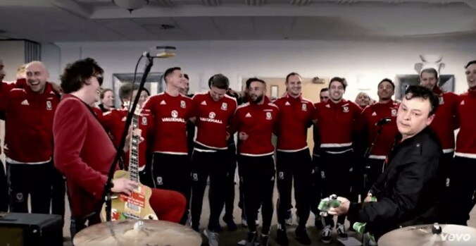 マニック・ストリート・プリーチャーズ　「EURO 2016」に出場するウェールズ代表に贈った感動の応援歌 1枚目