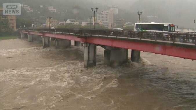 “災害級の大雨”今夏なぜ多発？元台風が前線に…列島各地で大雨　土砂災害に警戒 1枚目