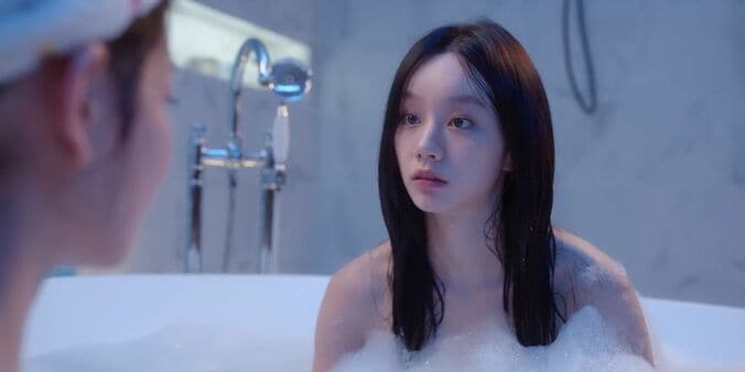 【写真・画像】美しいJKたちによるお風呂での官能的キスに反響　2枚目