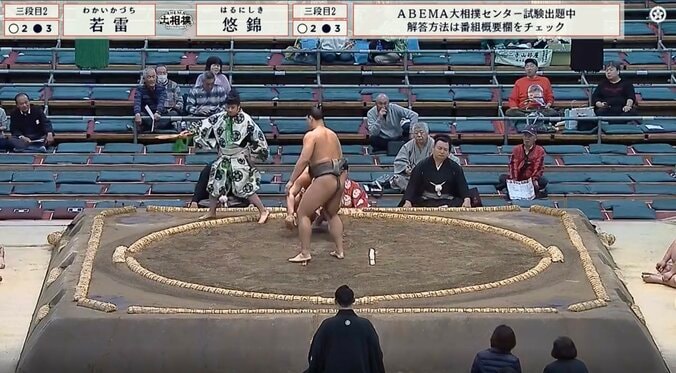 相手力士を「グリングリンした」 くるくる回って土俵にドン「うまい」「すっげ」19歳若手力士に館内どよめきと拍手 3枚目