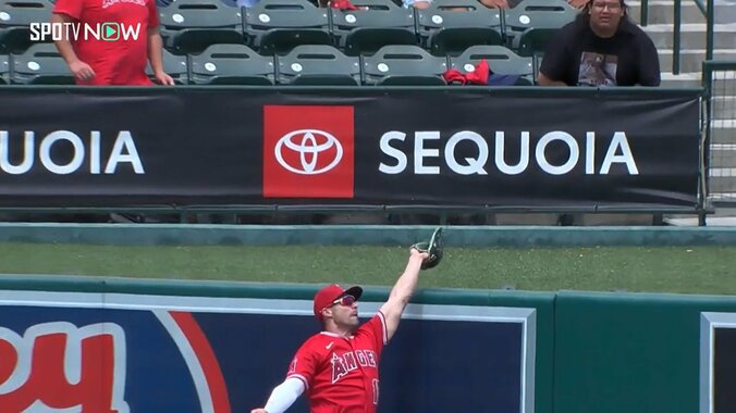 大谷翔平の同僚、HRキャッチの超美技＆2打点！ チームに勝利を呼び込む大活躍 1枚目