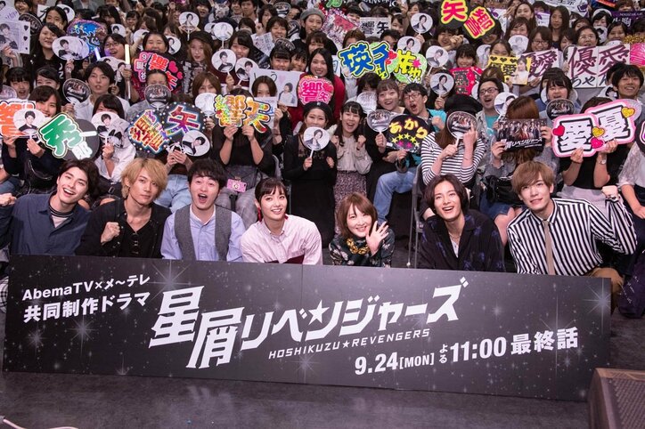 新川優愛&生駒里奈が『星屑リベンジャーズ』CD販売場にサプライズ登場!