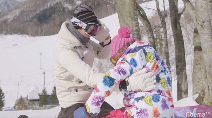 平祐奈の顔の雪をはらって…磯村勇斗のツンデレ対応がゲレンデも溶けるレベル