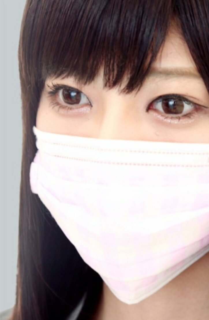 ざわちん、「白石麻衣のものまねメイク」を乃木坂メンバー4人に施す