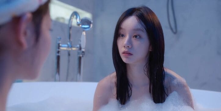 【写真・画像】美しいJKたちによるお風呂での官能的キスに反響 2枚目