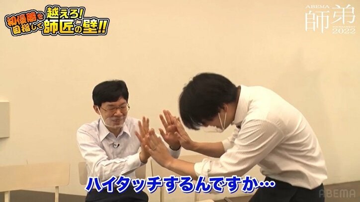 谷川浩司十七世名人が美声を披露!貴重なカラオケに弟子もファンも驚き「貴重映像だった」「ええもん見せてもらいました」/将棋・ABEMA師弟トーナメント