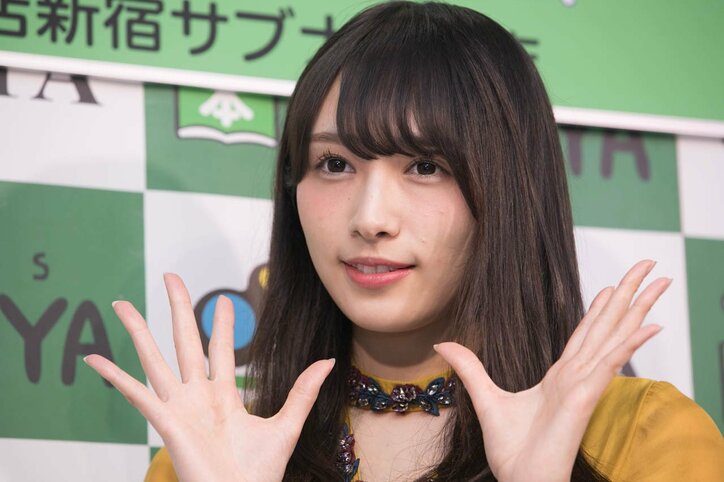 「白石麻衣は憧れの存在」欅坂46・渡辺梨加、水着姿も披露した初のソロ写真集は初版10万部