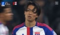 「腹に足裏は…」中村敬斗、途中出場から9分で一発退場…不運な“直撃”に同情の声「事故だよ」「見えてなかったかな」