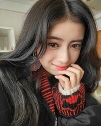 「目がクリクリですごい」「顔が小さすぎ」NiziU・リマの大人っぽいオフショットにファン歓喜！