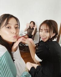 谷まりあ、新木優子＆田中みな実との“仲良し3ショット”を公開 『ボクの殺意が恋をした』ゲスト出演時のオフショット