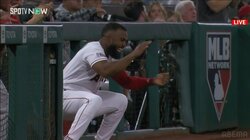 大谷翔平の同僚エスコバーが爆走！レンヒーフォが爆笑？　真剣勝負の中で流れたほっこりタイムにファン「なんかこういうのいい」「かわいすぎやろ！！」