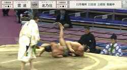 勝った力士が“まさか”の一回転…大相撲で衝撃的な投げ技が炸裂！ 負けた力士はキョトン顔 「もう完全に柔道やん」ファン騒然