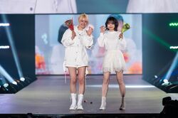 『花束オオカミ』韓国人インフルエンサー・ちせ＆朝倉未来発掘の“美女モデル”美月、仲良くランウェイに登場「"花束ルール"は女性側からしたら酷です（笑）」