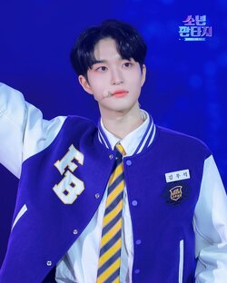 愛らしい魅力で人気爆発！キム・ウソク、目指すはBTSのようなワールドスター「ビジュアルセンターを担いたい」『少年ファンタジー』ファイナリストインタビュー