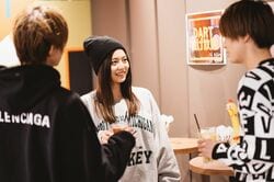 過去の恋に引き戻されるモモカ、嫉妬するエザキ、最終回直前で三角関係がヒートアップ！『虹オオカミ』第12話