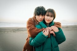 白間美瑠、年上イケメン俳優夫からの”別れ際プロポーズ”に涙？「結婚してください」『私たち結婚しました 5』