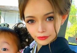 全身タトゥーの金髪ギャルシンママ（26）、美しすぎるプロポーションに絶賛の声「3人子どもがいるようには見えない！」