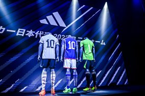 「アディダスがW杯優勝」海外メディアによるカタールW杯出場国の”新ユニフォーム紹介”が大反響! 「スペインと日本は最高」「ドイツのユニフォームめちゃくちゃカッケェな」