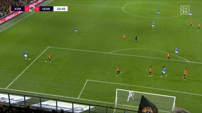 「イナズマきたー！」伊東純也が“痺れるクロス”で同点弾演出！一方でファン悲鳴も「頼むからアシストつけてくれよ」 3枚目