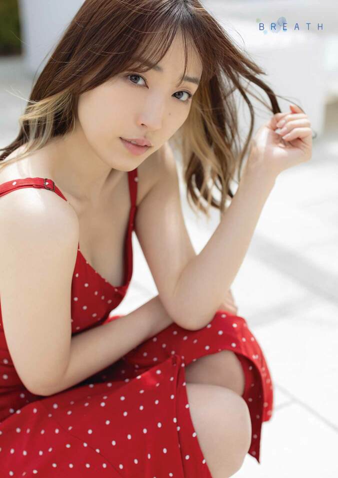 譜久村聖、ネクストステップへ進む“メモリアルグラビア”、水着姿も 『ヤングガンガン』モー娘。卒業後ソロ初登場＆表紙 2枚目