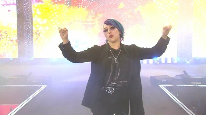 アスカがド派手に入場