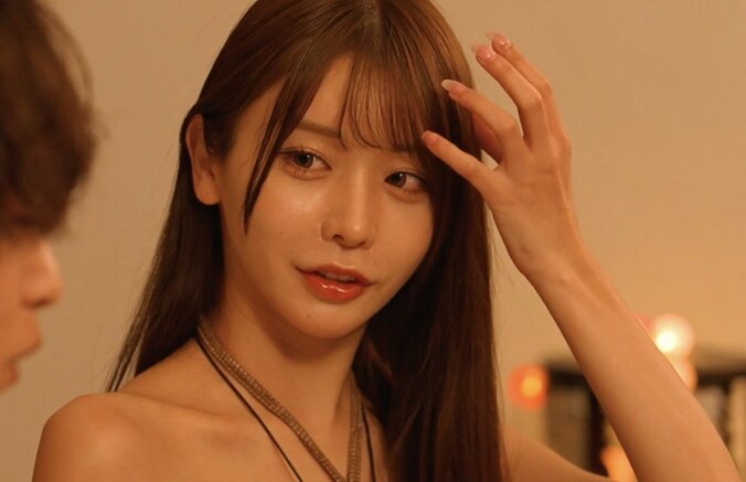 【写真・画像】白肌まぶしい美女ダンサーの部屋にイケメン美容師が窓から侵入「誰ですか…？」 　1枚目