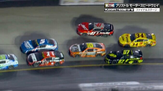 1レースで“3度も”体当たり？ 米国の暴れん坊に「またか！」 クラッシュの契機となった“動き”が物議「走ってる場所も微妙」 3枚目