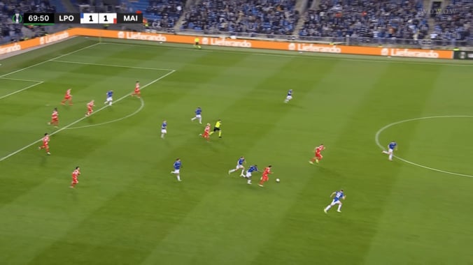 まるで中田英寿…佐野海舟、“衝撃スラローム突破”で３人抜き！シャツを引っ張られても止まらない迫力ドリブルの一部始終 4枚目