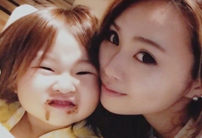 【写真・画像】「旦那の給料は14～15万。赤ちゃん用品はどうやって揃えよう」17歳で出産した大家族の美人ママ（33）、生活苦も子供を増やし続けた理由「4歳の時、両親が離婚して…」　1枚目