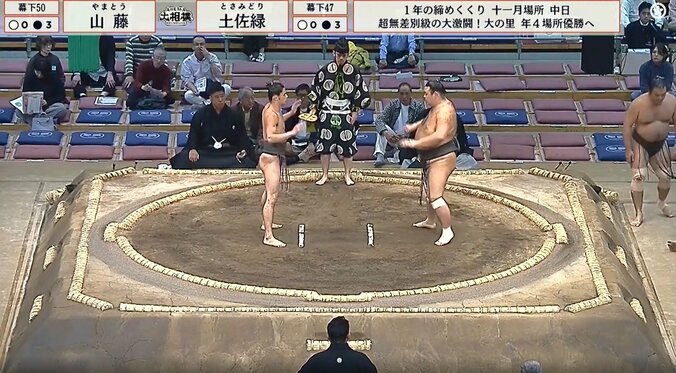 写真左が幕下五十枚目・山藤（出羽海）