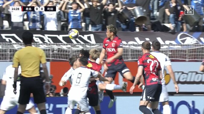 「ファウルだろ」「VAR寝てるのか」シュートミスorファウル？ド派手な決定機逸もVAR介入なしに疑問の声「PKだった気がするけどな」 4枚目