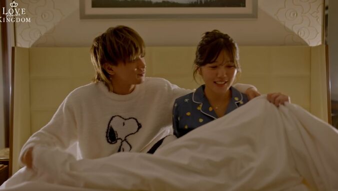 【写真・画像】お風呂で音が漏れる濃厚キス…指原莉乃と同期の31歳元アイドル、混浴で激しいスキンシップ！岩田剛典「これ一番エロいシーンじゃないですか」　2枚目