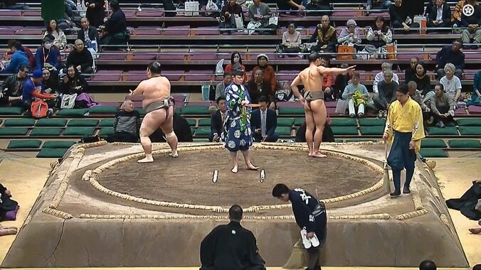 背中もバキバキの欧山田（写真右）