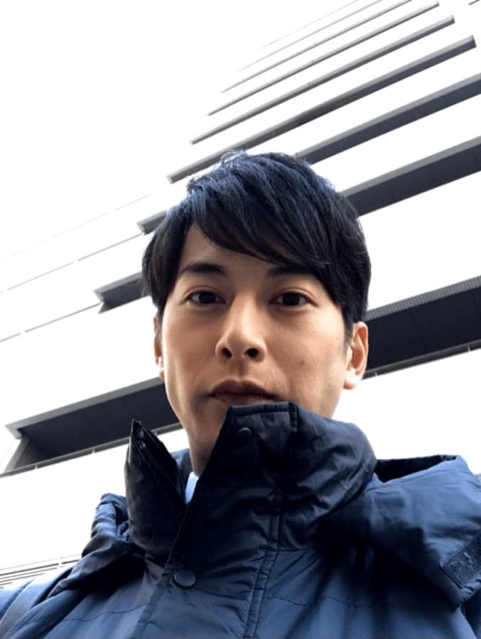 石黒英雄、躍動感あるジャンプ写真にファン大絶賛「さすがウルトラマン 高さが違う」 2枚目