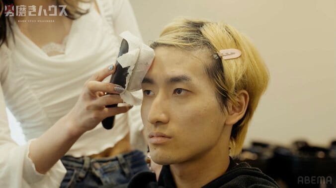 【写真・画像】歌手志望の23歳メンバー、トレードマークの金髪を決意のイメチェン「普通にイケメン」　2枚目