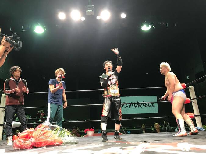 DDTの“大社長”高木三四郎が語る、ユーチューバー草なぎプロレス参戦　「稲垣・草なぎ・香取は本物のプロ」 1枚目
